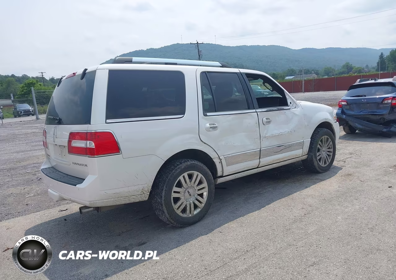 2011 Lincoln Navigator VIN:5LMJJ2J5XBEJ00466 - 4