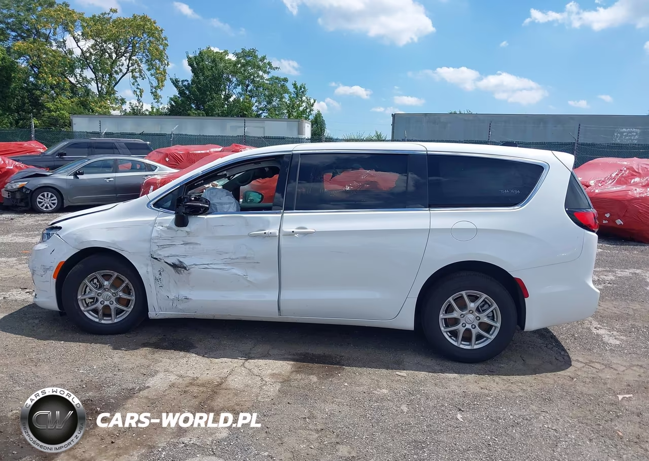 2026 Chrysler Pacifica Select VIN:2C4RC1BG0TR229626 - 13