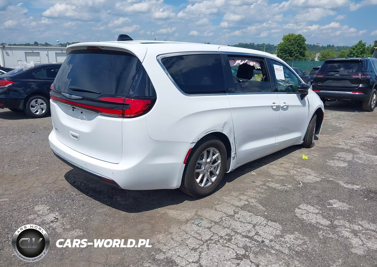 2026 Chrysler Pacifica Select VIN:2C4RC1BG0TR229626 - 4