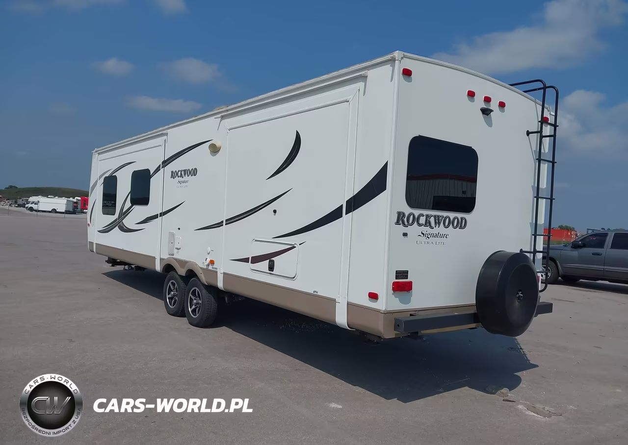 2017 Rockwood Signature Ultra Lite VIN:4X4TRLH23H1874322 - 3