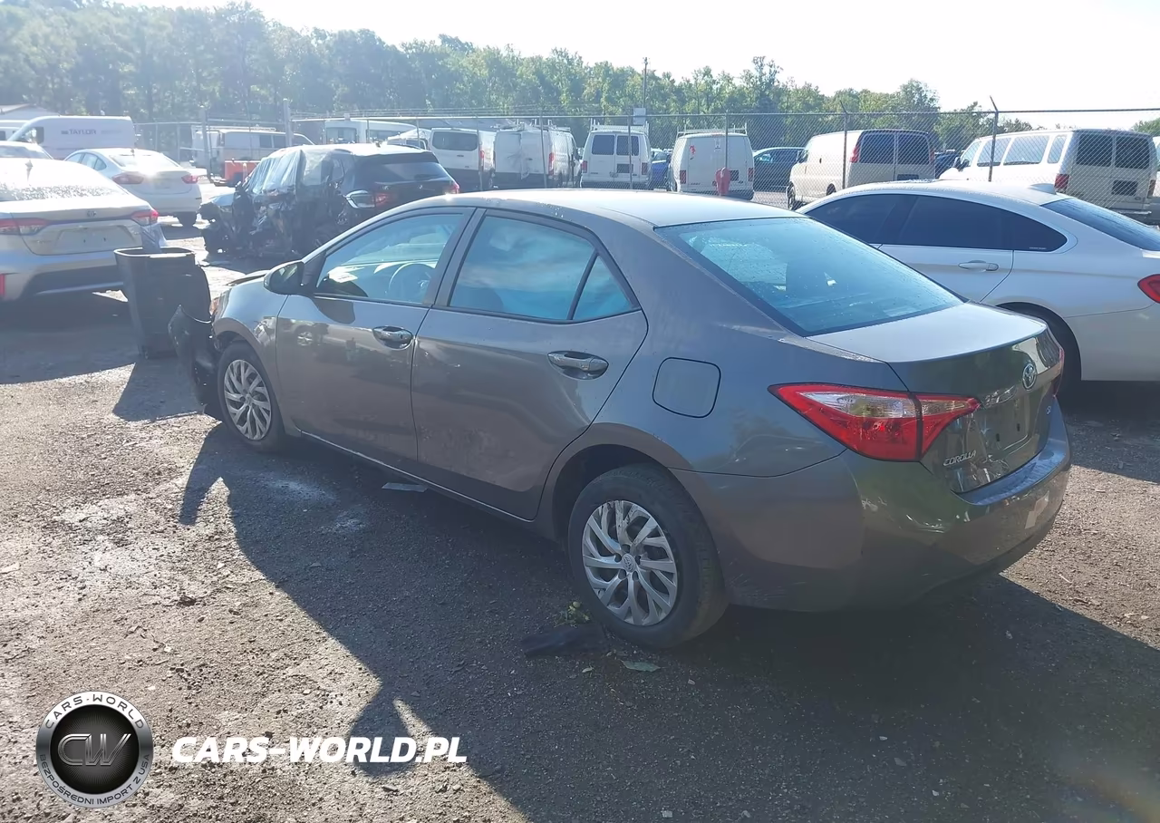 2017 Toyota Corolla Le VIN:2T1BURHE3HC938691 - 3