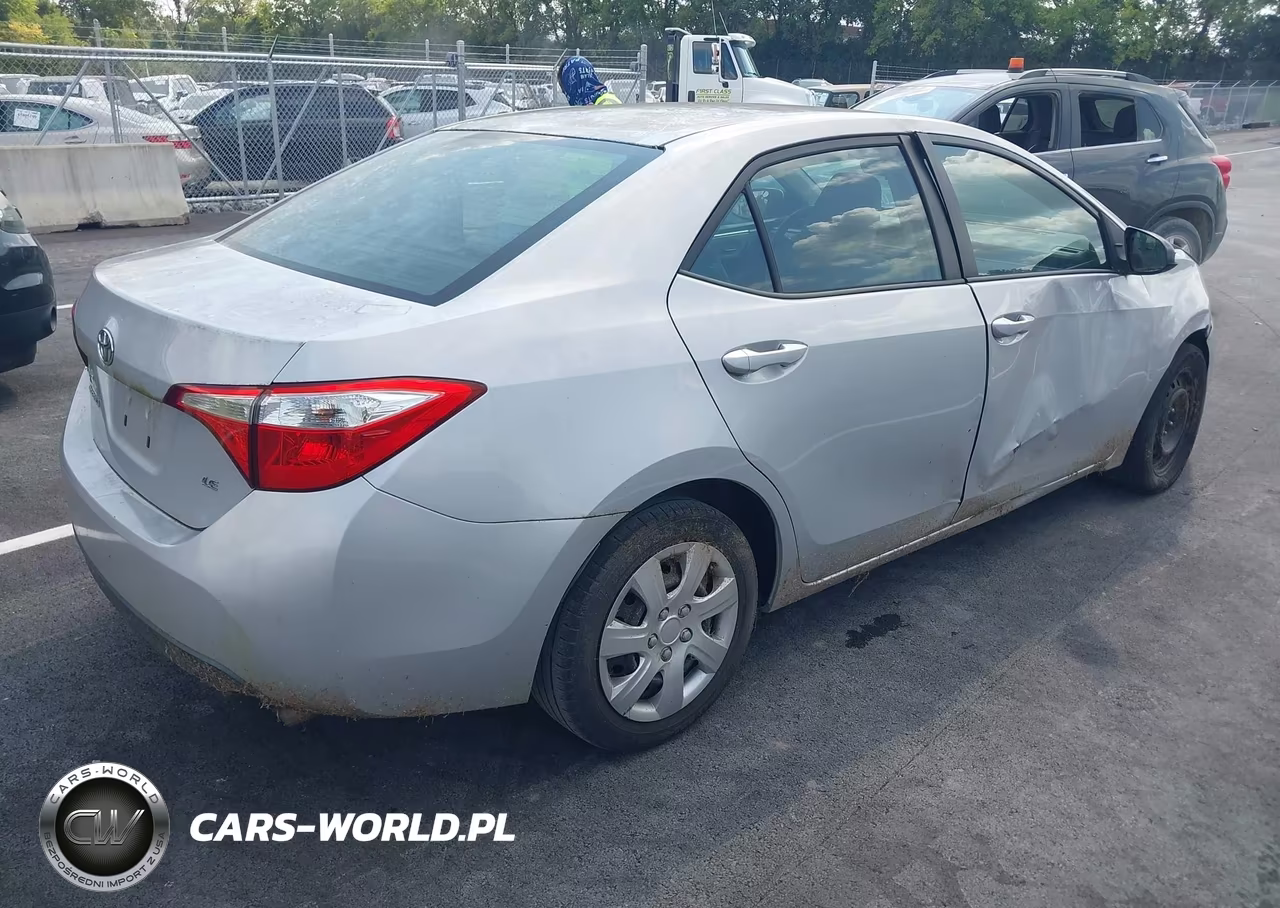 2015 Toyota Corolla Le VIN:2T1BURHE5FC480956 - 4