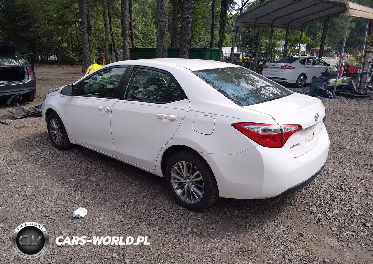 2015 Toyota Corolla Le Plus VIN:5YFBURHEXFP283457 - 3
