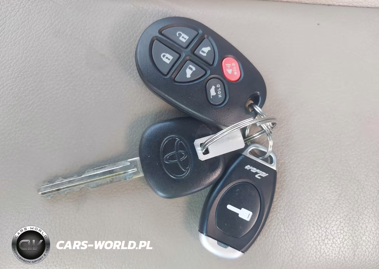2013 Toyota Sienna Xle V6 8 Passenger VIN:5TDYK3DC5DS373573 - 11