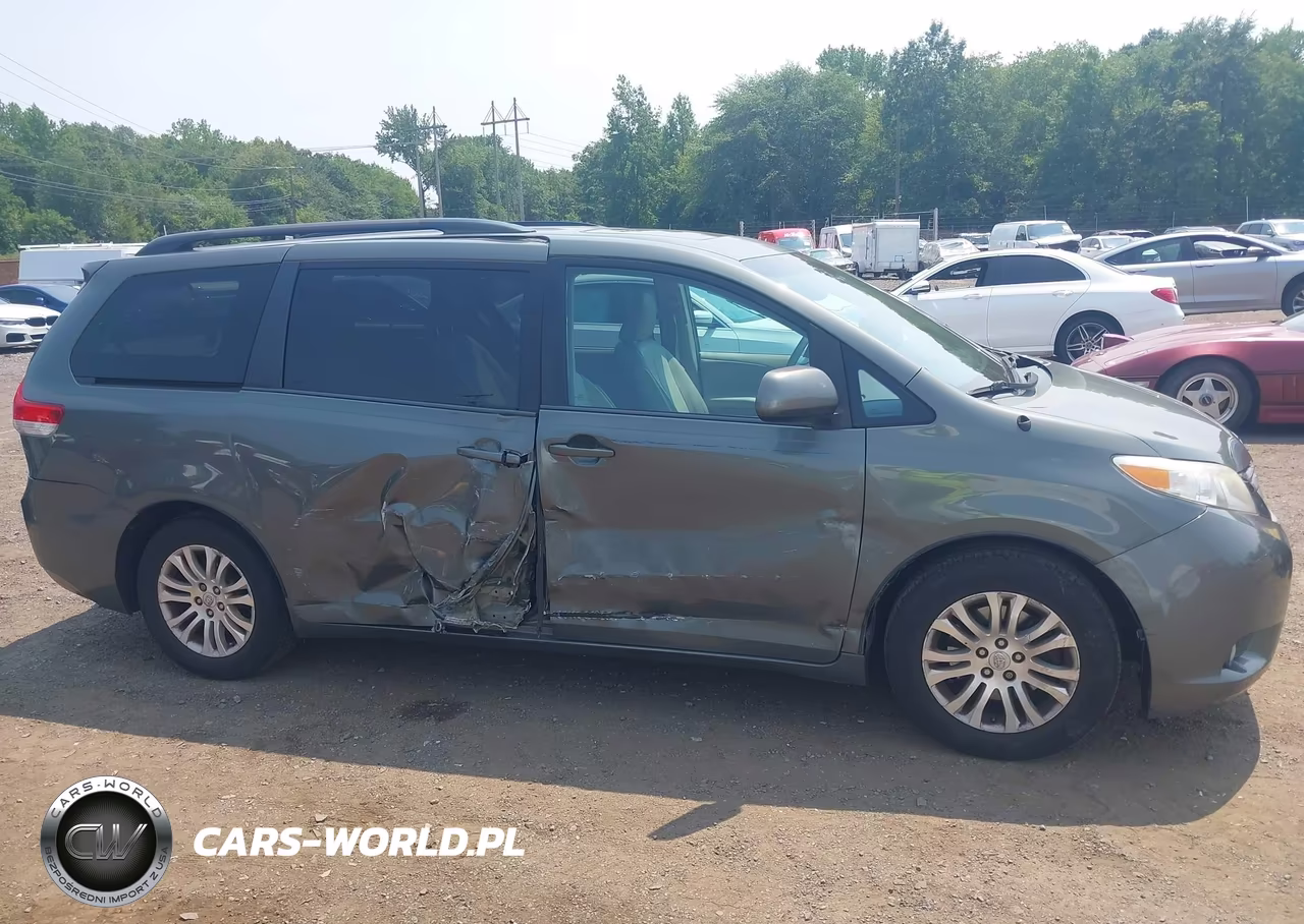 2013 Toyota Sienna Xle V6 8 Passenger VIN:5TDYK3DC5DS373573 - 17