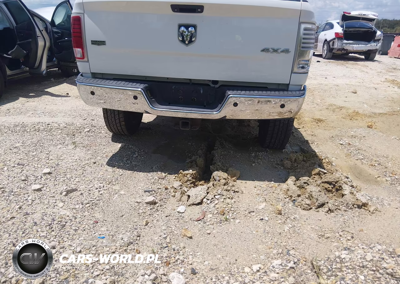 2013 Ram 2500 Laramie VIN:3C6UR5FL5DG575872 - 16