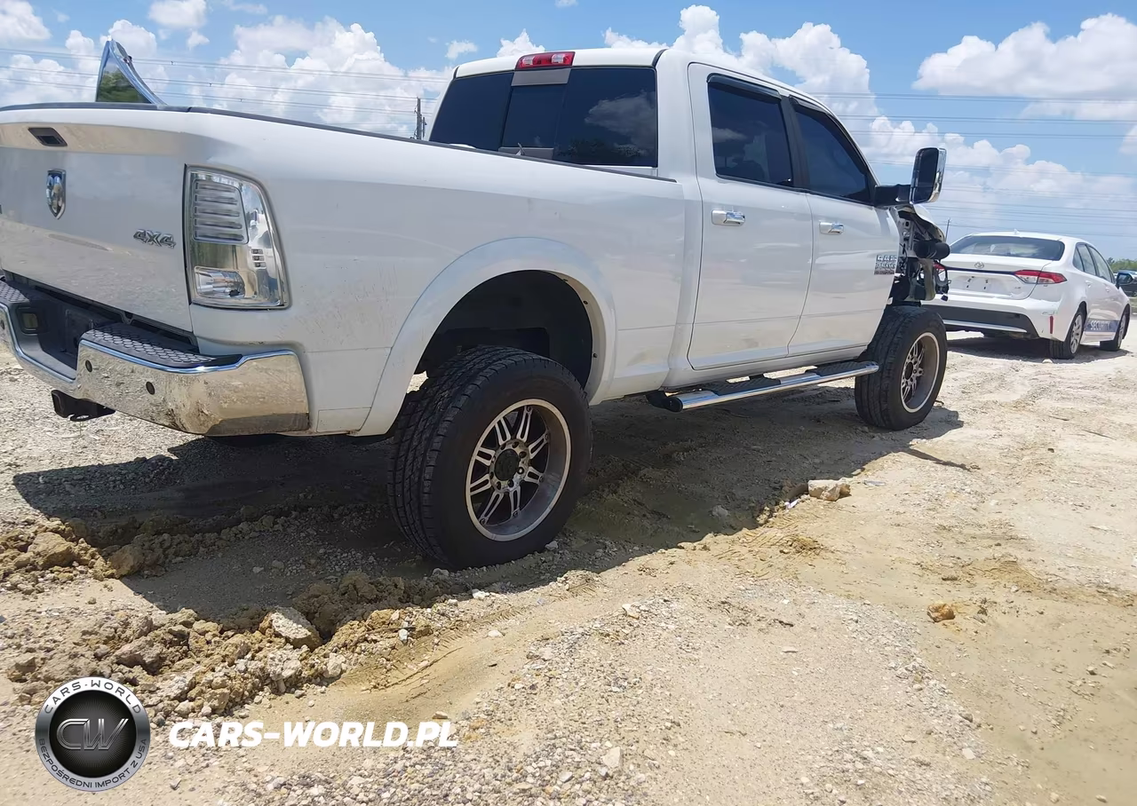 2013 Ram 2500 Laramie VIN:3C6UR5FL5DG575872 - 4