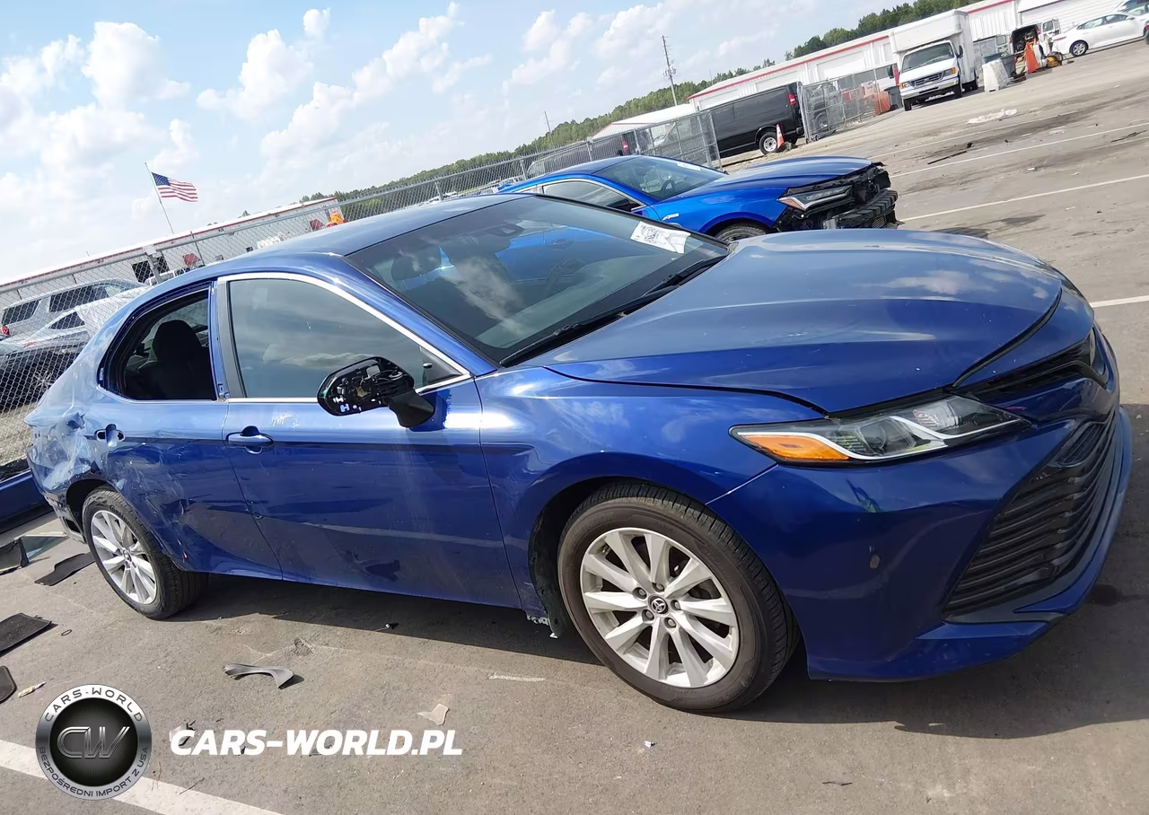 2018 Toyota Camry Le VIN:4T1B11HK6JU659806 - 14