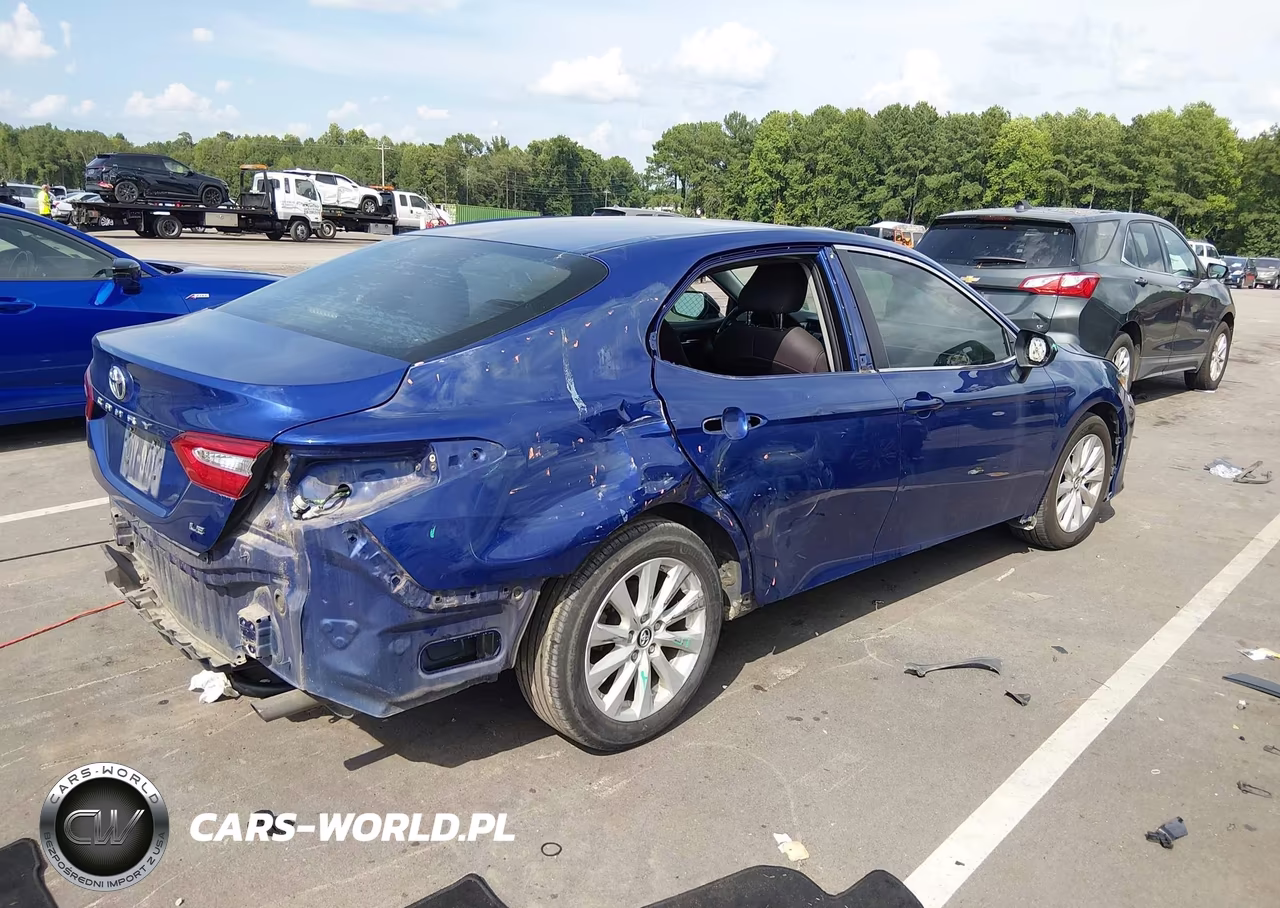 2018 Toyota Camry Le VIN:4T1B11HK6JU659806 - 4