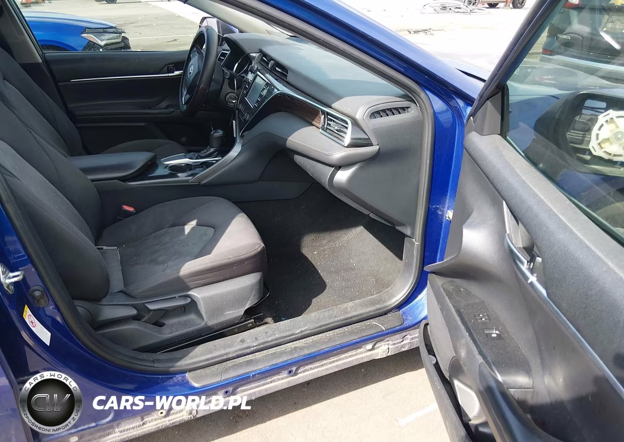 2018 Toyota Camry Le VIN:4T1B11HK6JU659806 - 5