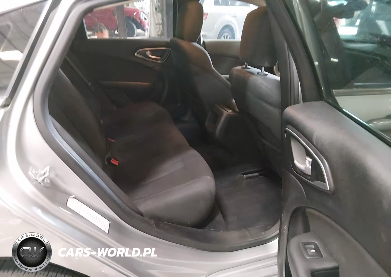 2015 Chrysler 200 Limited VIN:1C3CCCAB1FN691786 - 8
