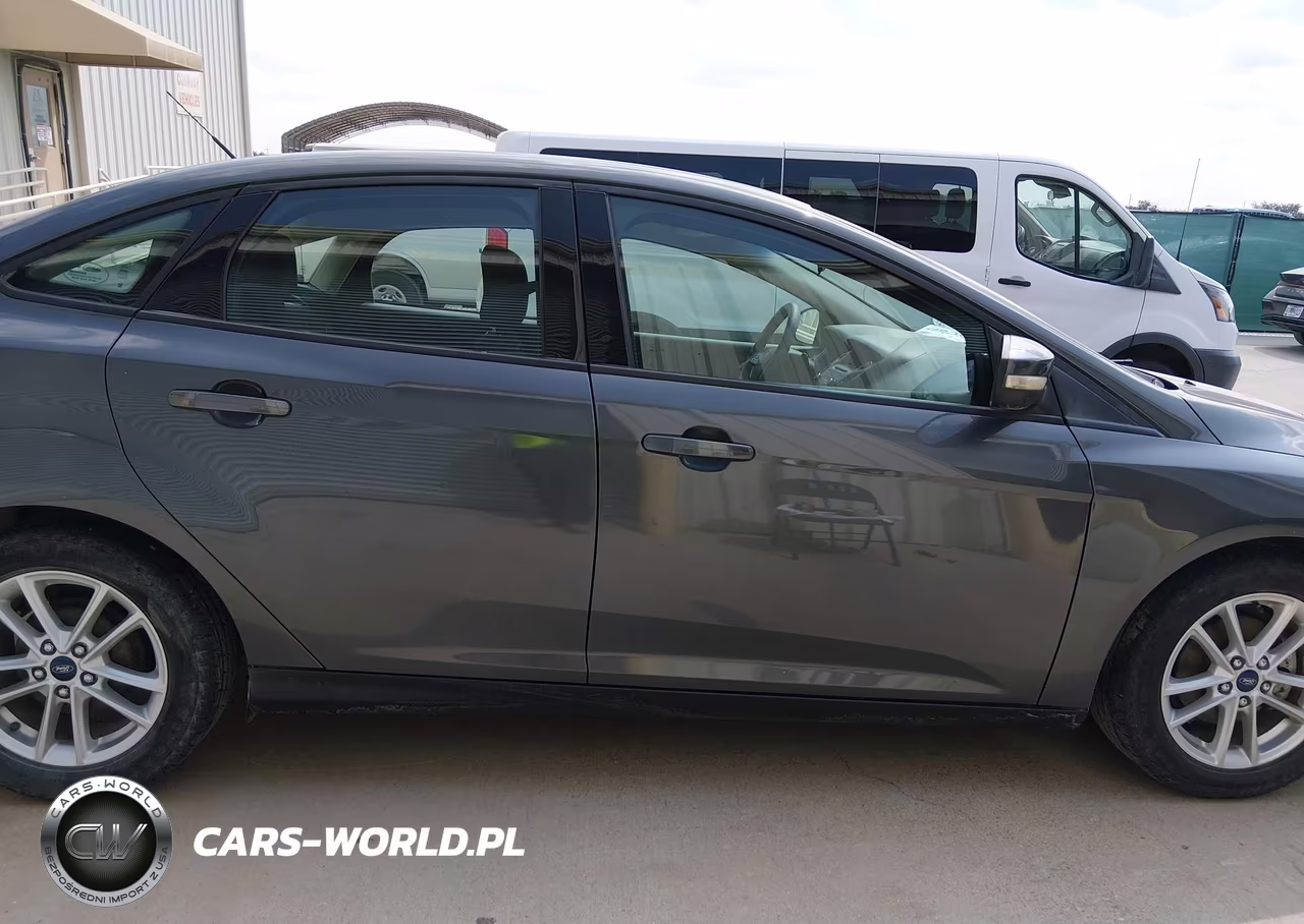 2016 Ford Focus Se VIN:1FADP3F21GL365938 - 16
