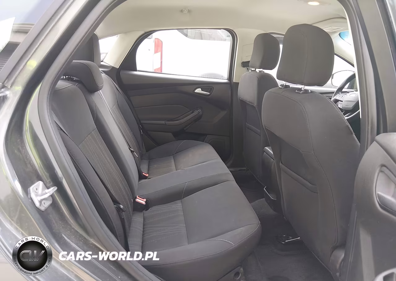 2016 Ford Focus Se VIN:1FADP3F21GL365938 - 8
