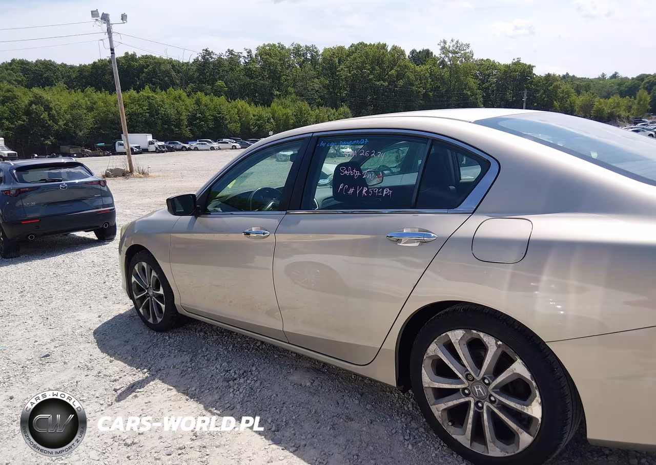 2015 Honda Accord Sport VIN:1HGCR2F53FA252010 - 14