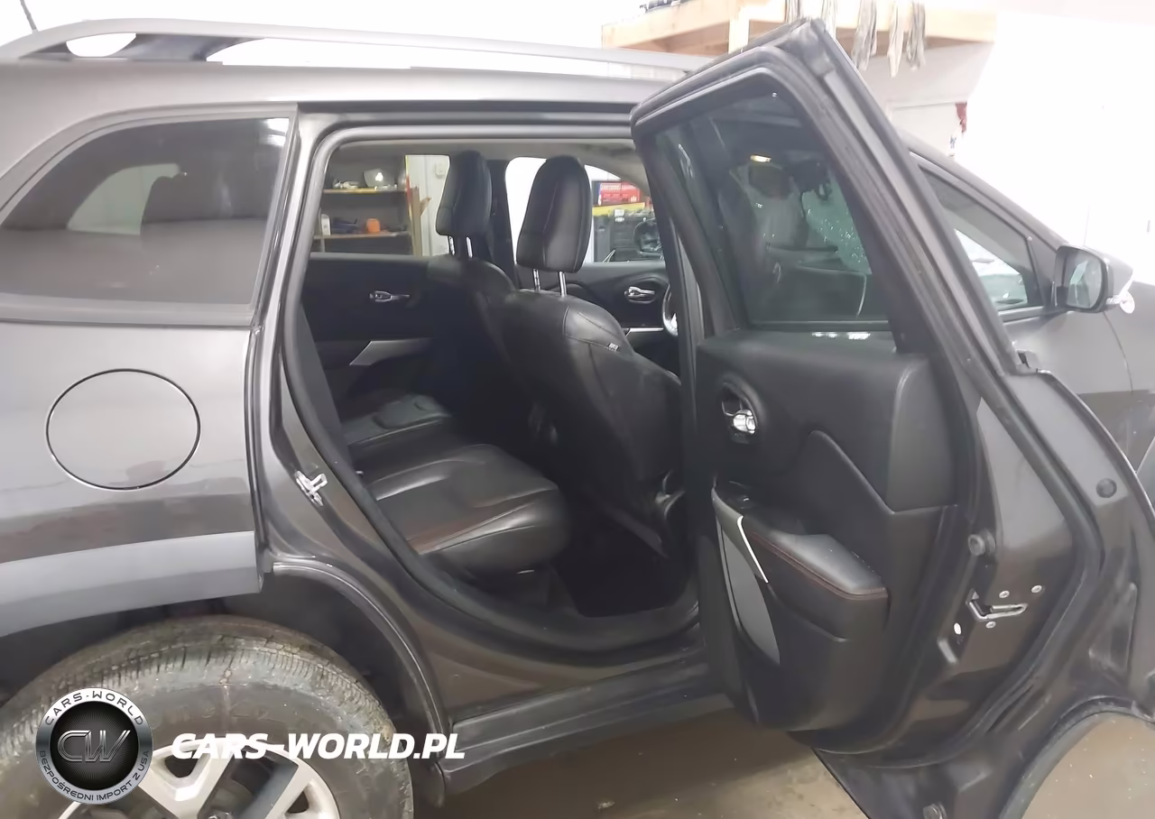 2018 Jeep Cherokee Trailhawk 4X4 VIN:1C4PJMBXXJD522481 - 8