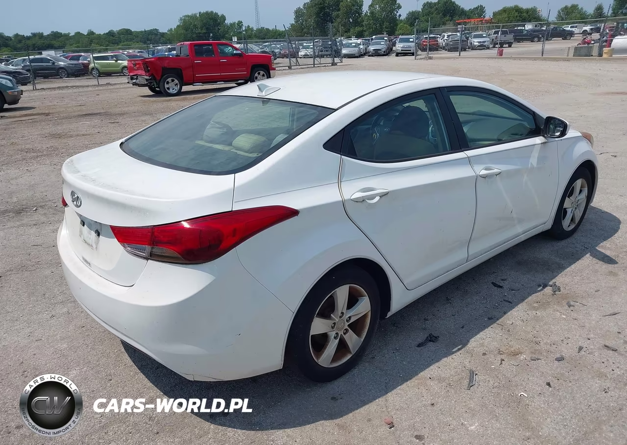 2012 Hyundai Elantra Gls VIN:5NPDH4AE8CH066881 - 4
