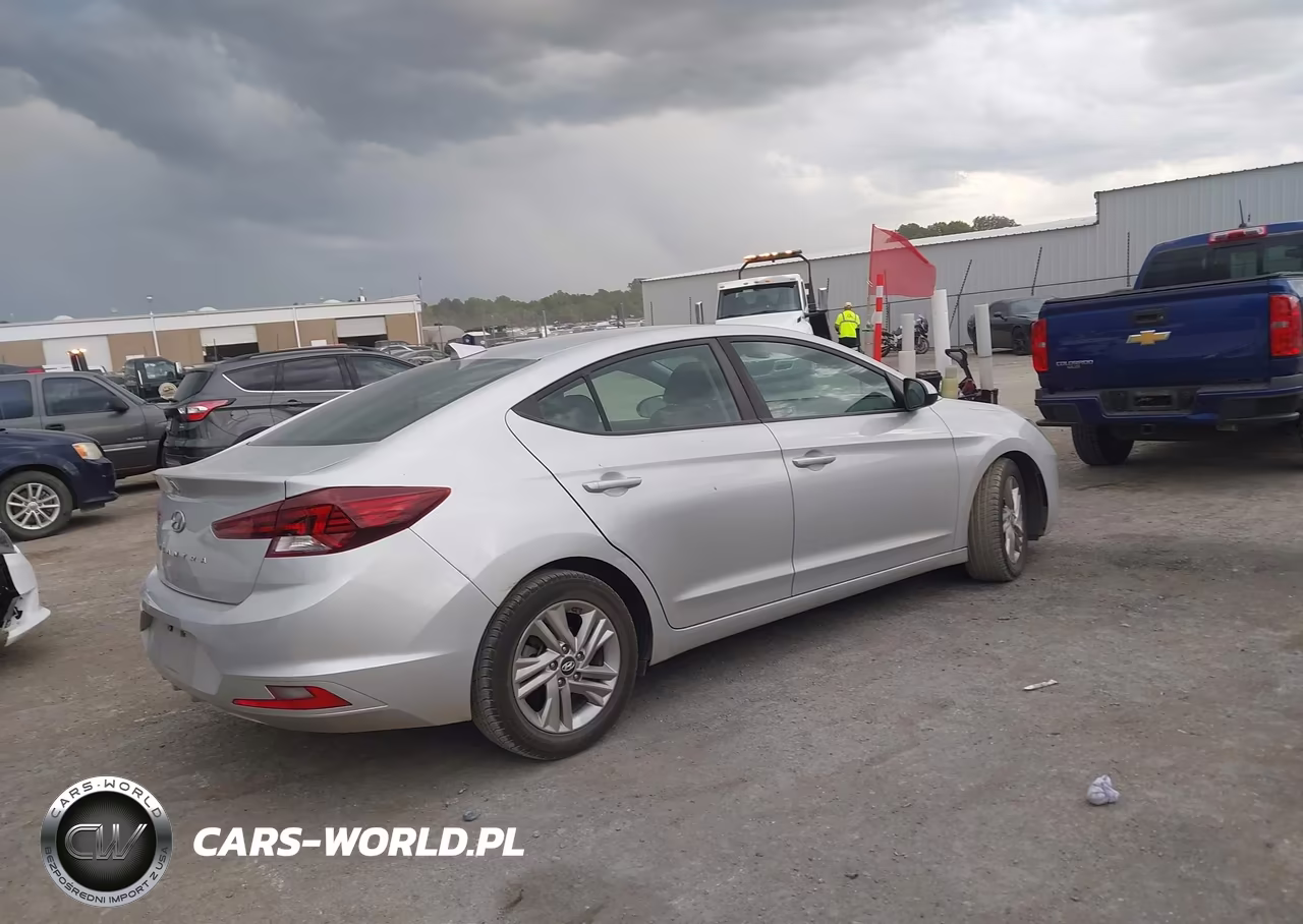 2019 Hyundai Elantra Sel VIN:5NPD84LFXKH480443 - 4