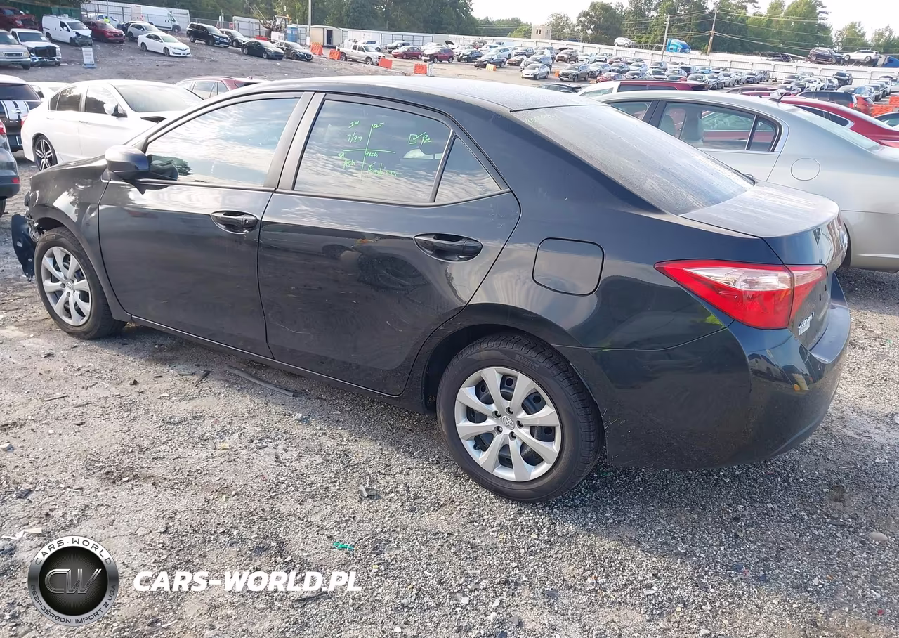2018 Toyota Corolla Le VIN:2T1BURHE4JC100384 - 3