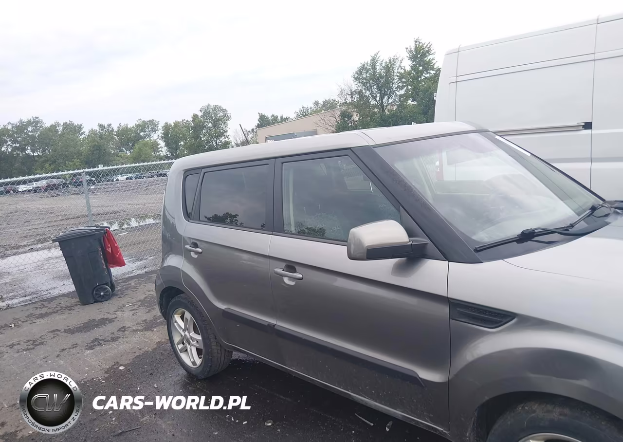 2011 Kia Soul + VIN:KNDJT2A28B7328509 - 13