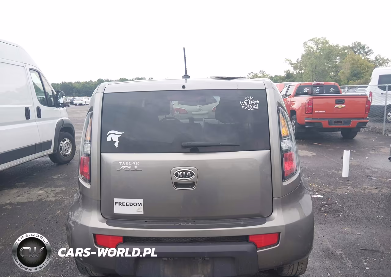 2011 Kia Soul + VIN:KNDJT2A28B7328509 - 16
