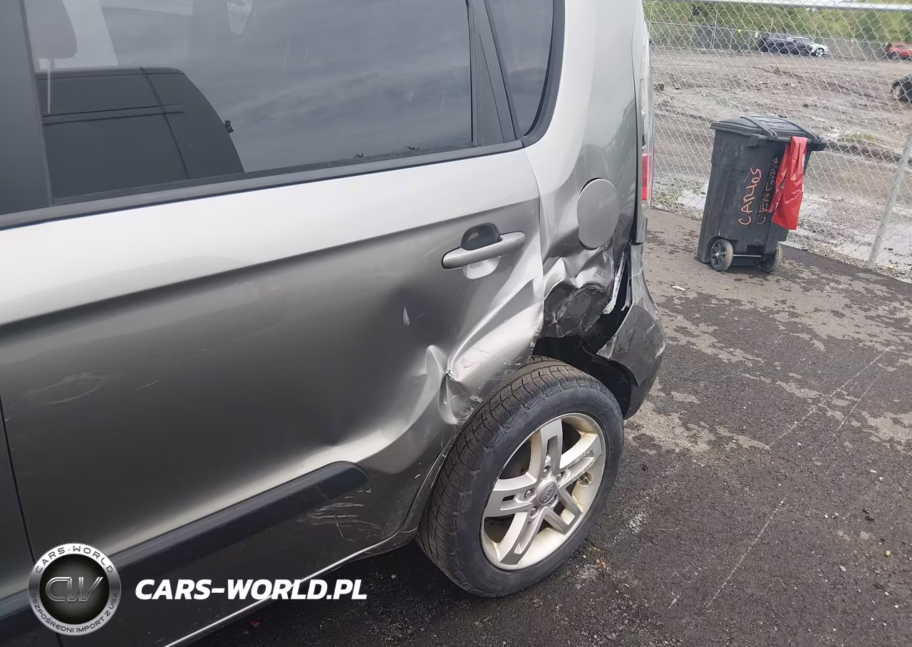 2011 Kia Soul + VIN:KNDJT2A28B7328509 - 6