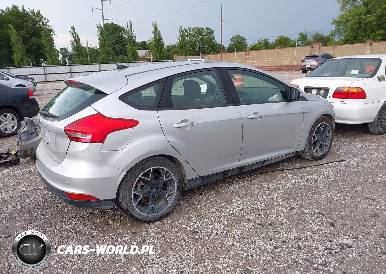2017 Ford Focus Sel VIN:1FADP3M29HL257023 - 4