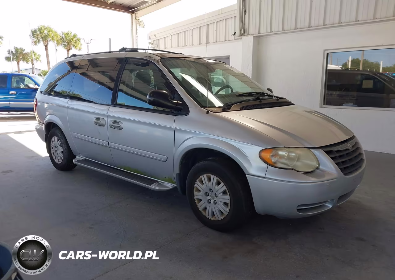 2005 Chrysler Town & Country Lx