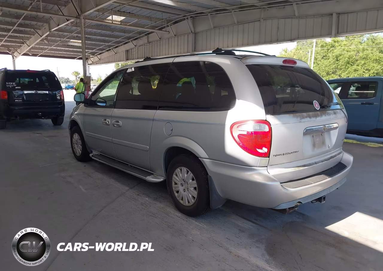 2005 Chrysler Town & Country Lx VIN:2C8GP44R55R263543 - 3
