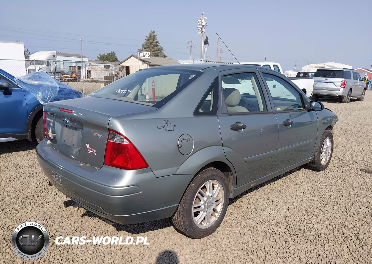 2005 Ford Focus Zx4 VIN:1FAFP34N55W304075 - 4