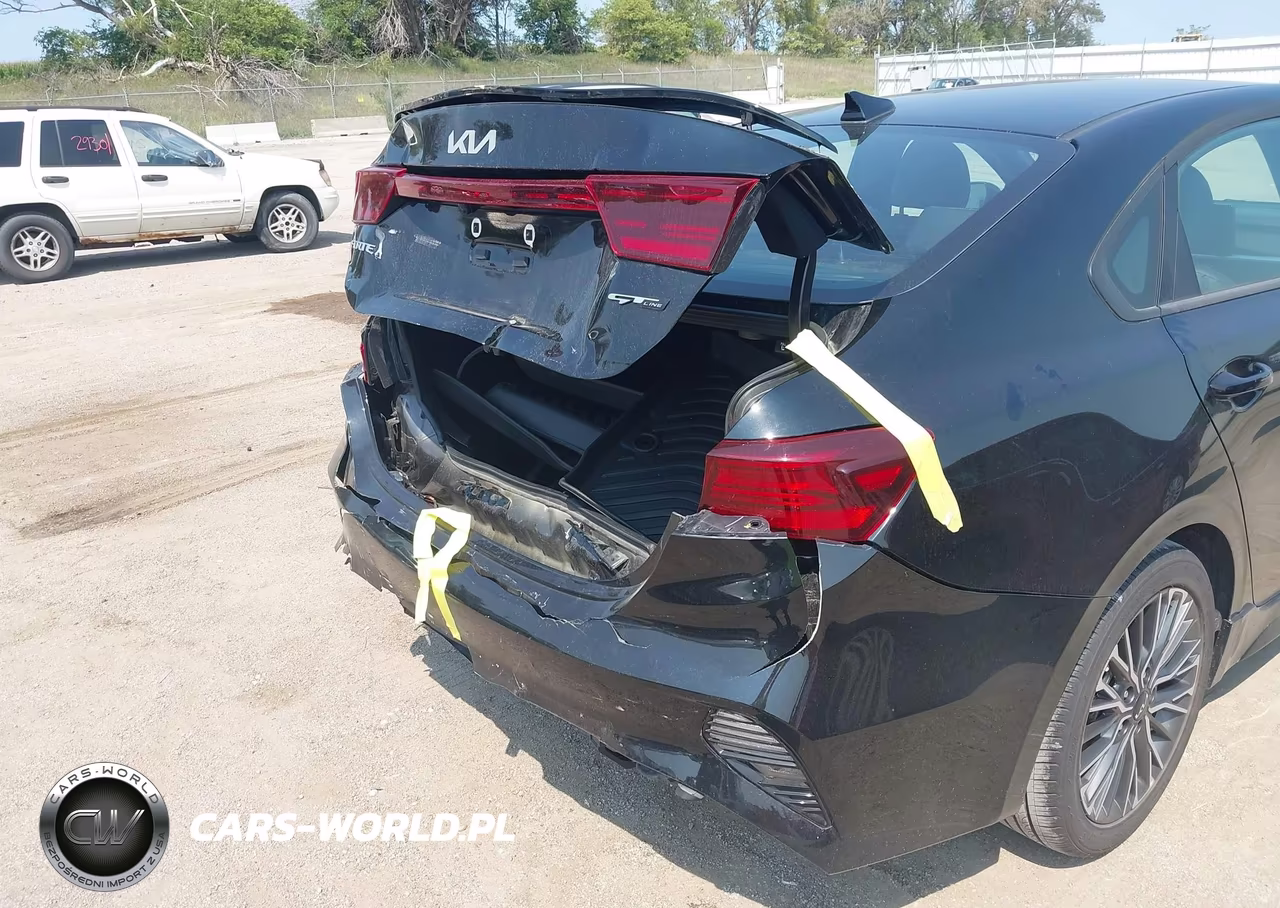 2024 Kia Forte Gt-Line VIN:3KPF54ADXRE839419 - 17