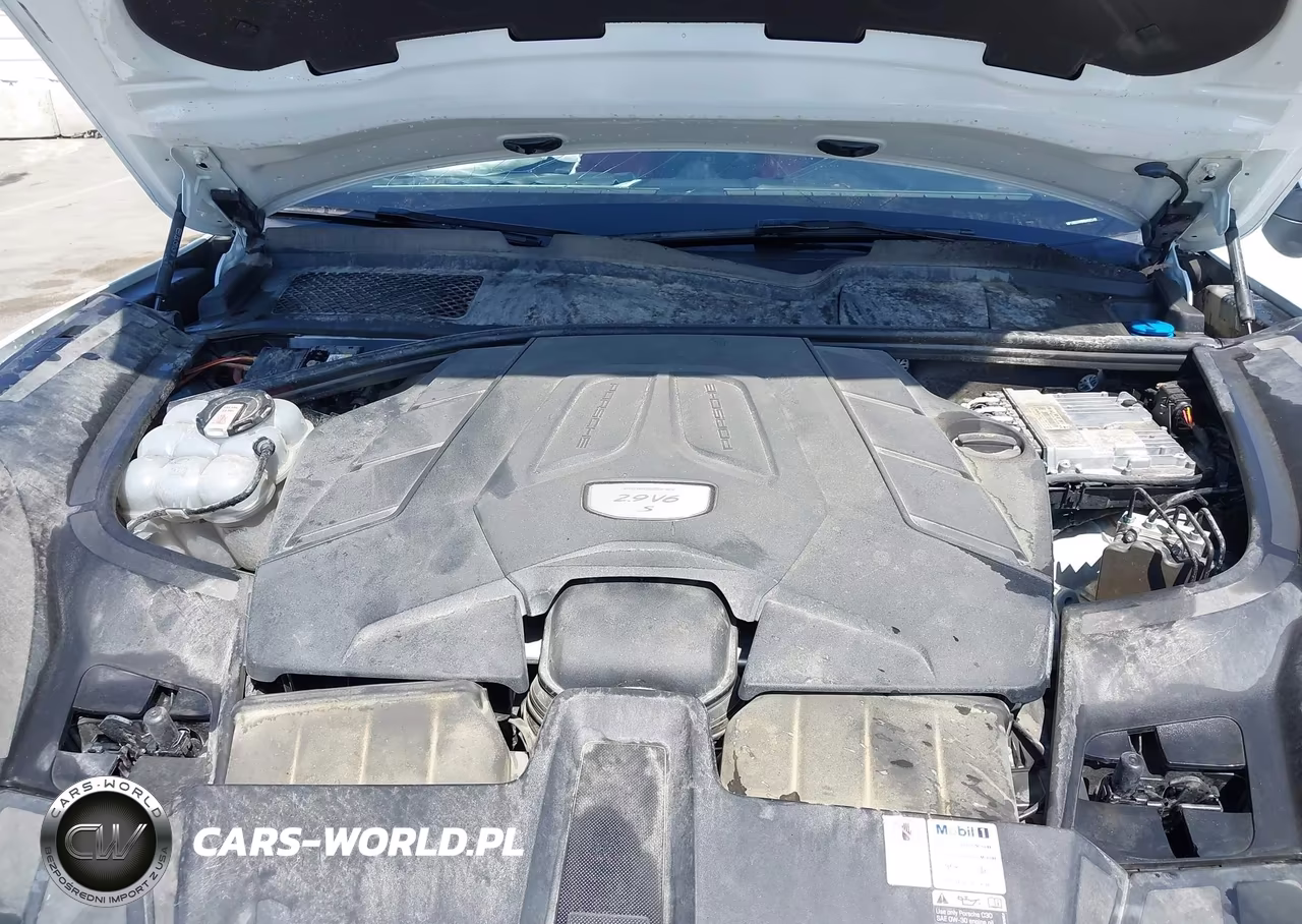 2022 Porsche Cayenne Coupe S-S Platinum Edition VIN:WP1BB2AY8NDA52140 - 10