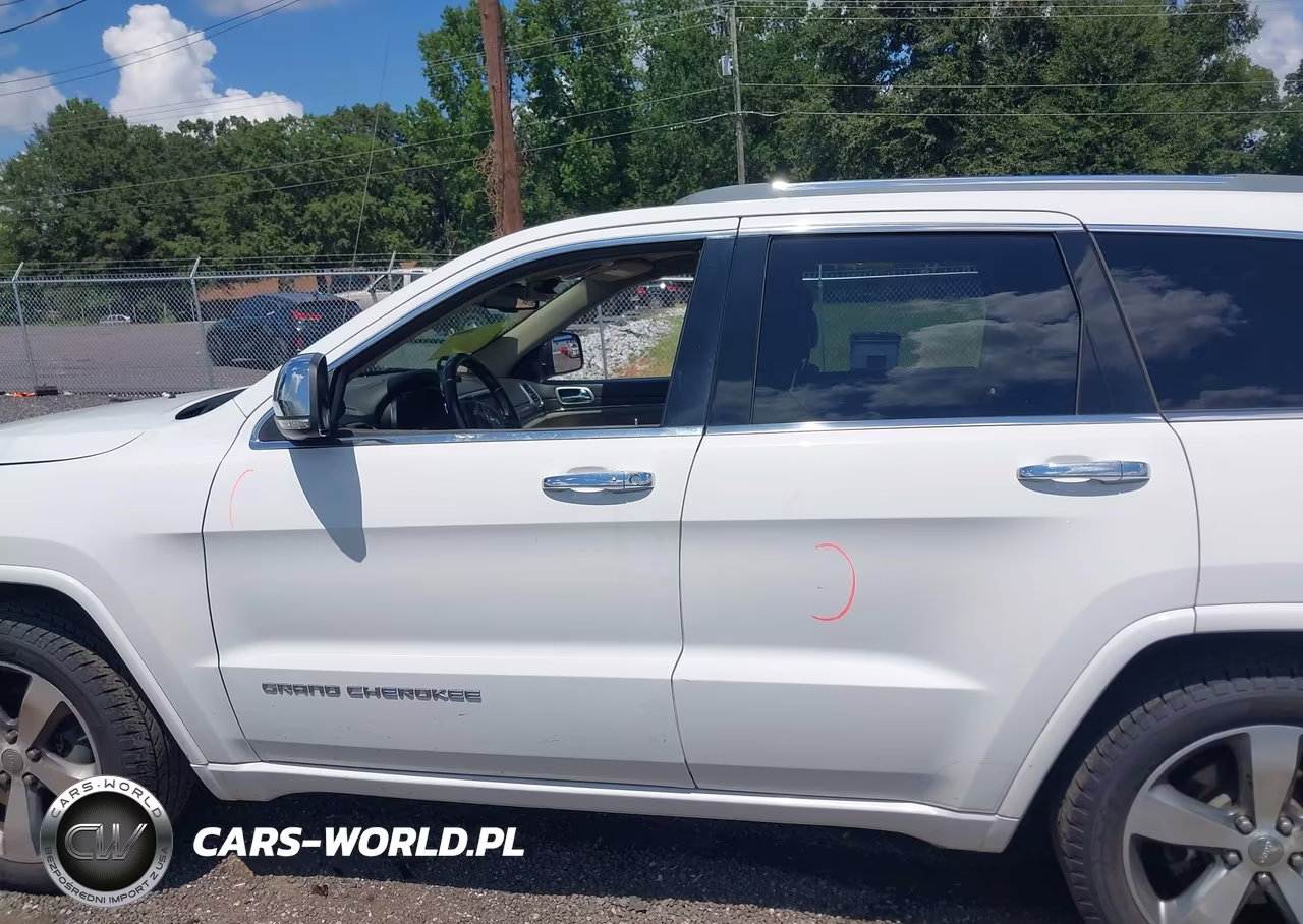 2015 Jeep Grand Cherokee Overland VIN:1C4RJECG2FC131674 - 14