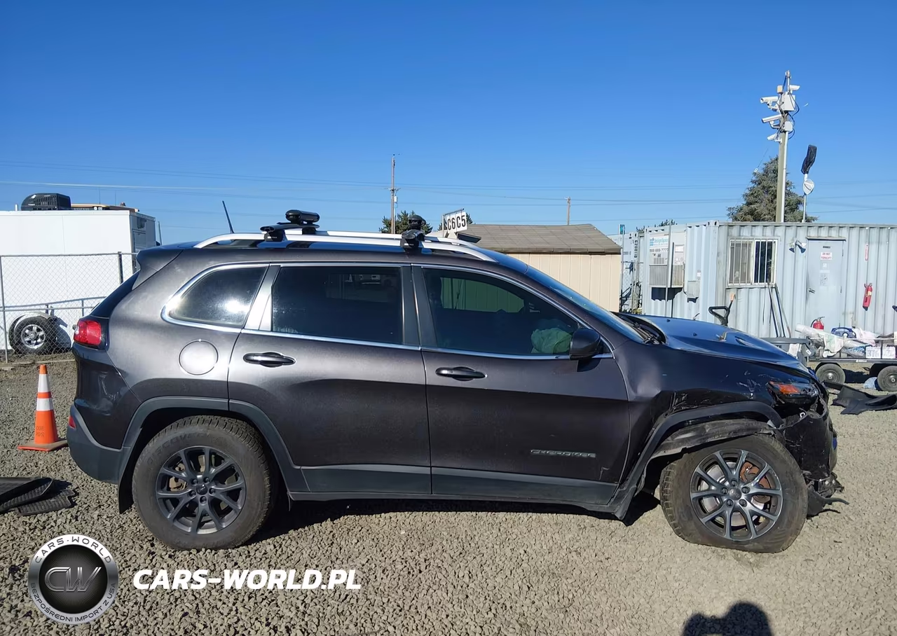 2018 Jeep Cherokee Latitude Plus 4X4 VIN:1C4PJMLX3JD508033 - 13
