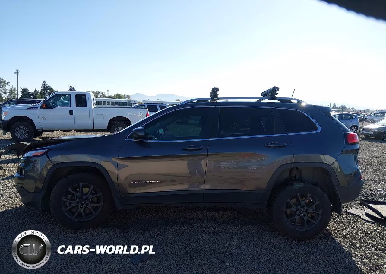 2018 Jeep Cherokee Latitude Plus 4X4 VIN:1C4PJMLX3JD508033 - 14