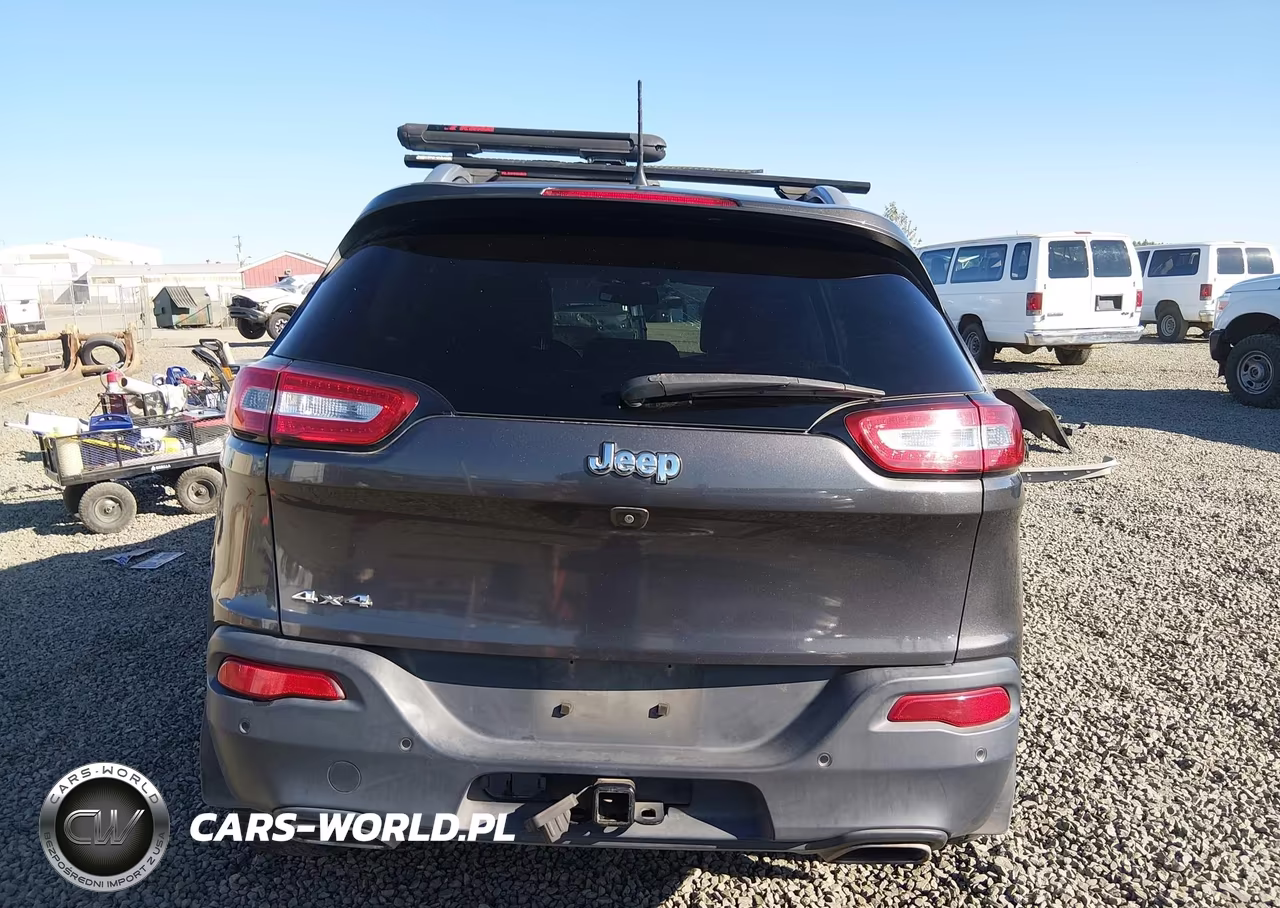 2018 Jeep Cherokee Latitude Plus 4X4 VIN:1C4PJMLX3JD508033 - 16