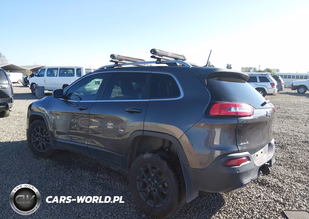 2018 Jeep Cherokee Latitude Plus 4X4 VIN:1C4PJMLX3JD508033 - 3