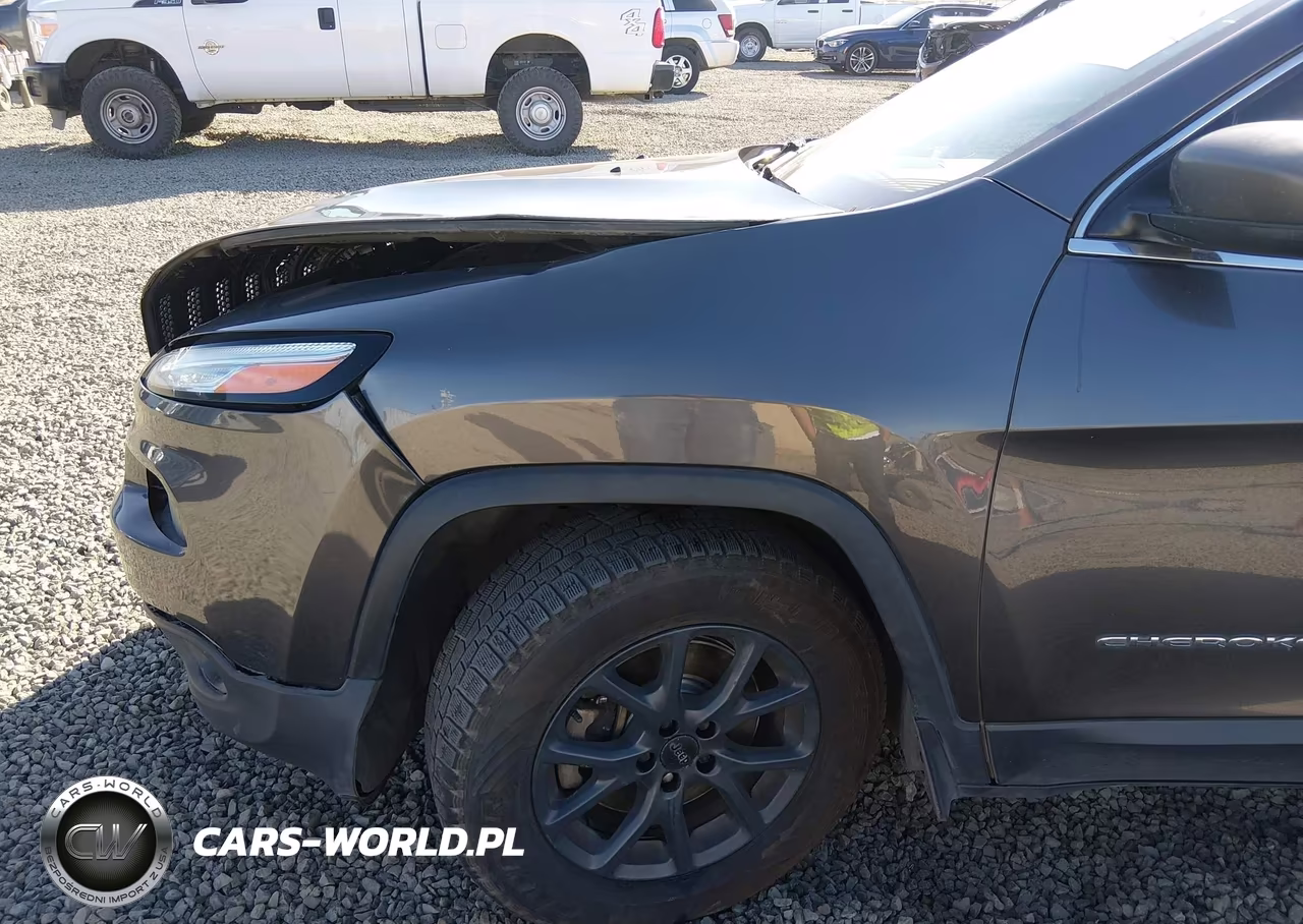 2018 Jeep Cherokee Latitude Plus 4X4 VIN:1C4PJMLX3JD508033 - 6