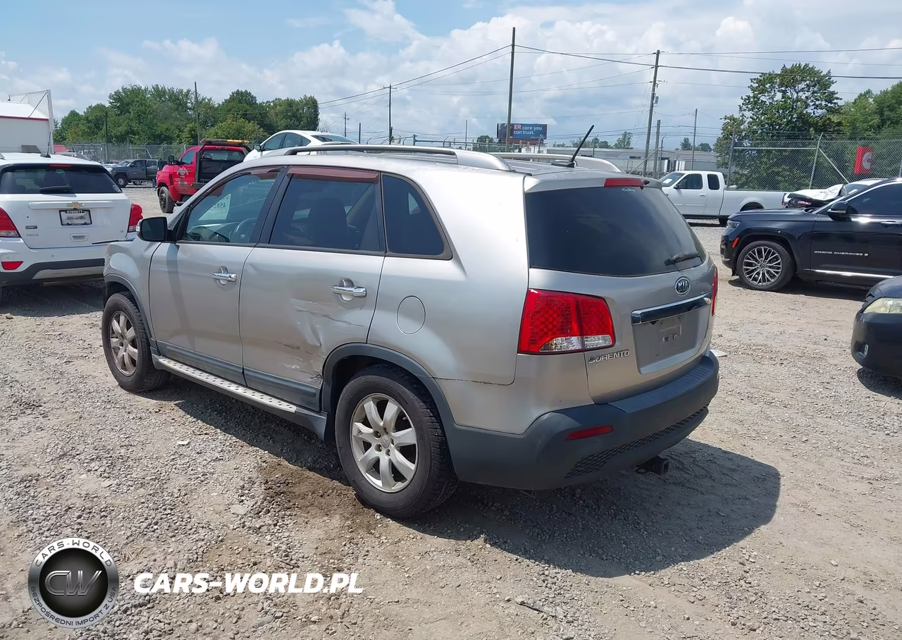 2013 Kia Sorento Lx VIN:5XYKT3A62DG352663 - 3
