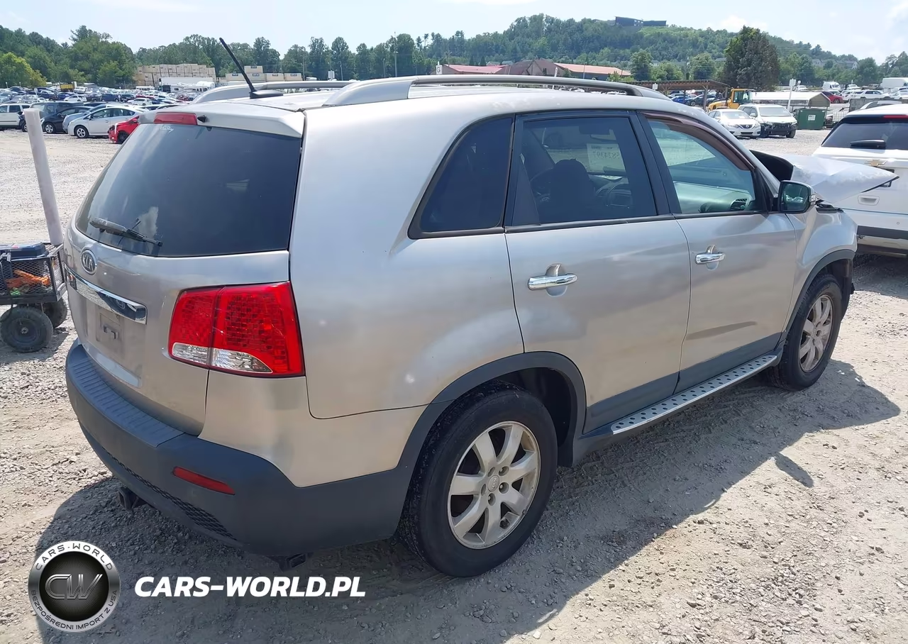 2013 Kia Sorento Lx VIN:5XYKT3A62DG352663 - 4