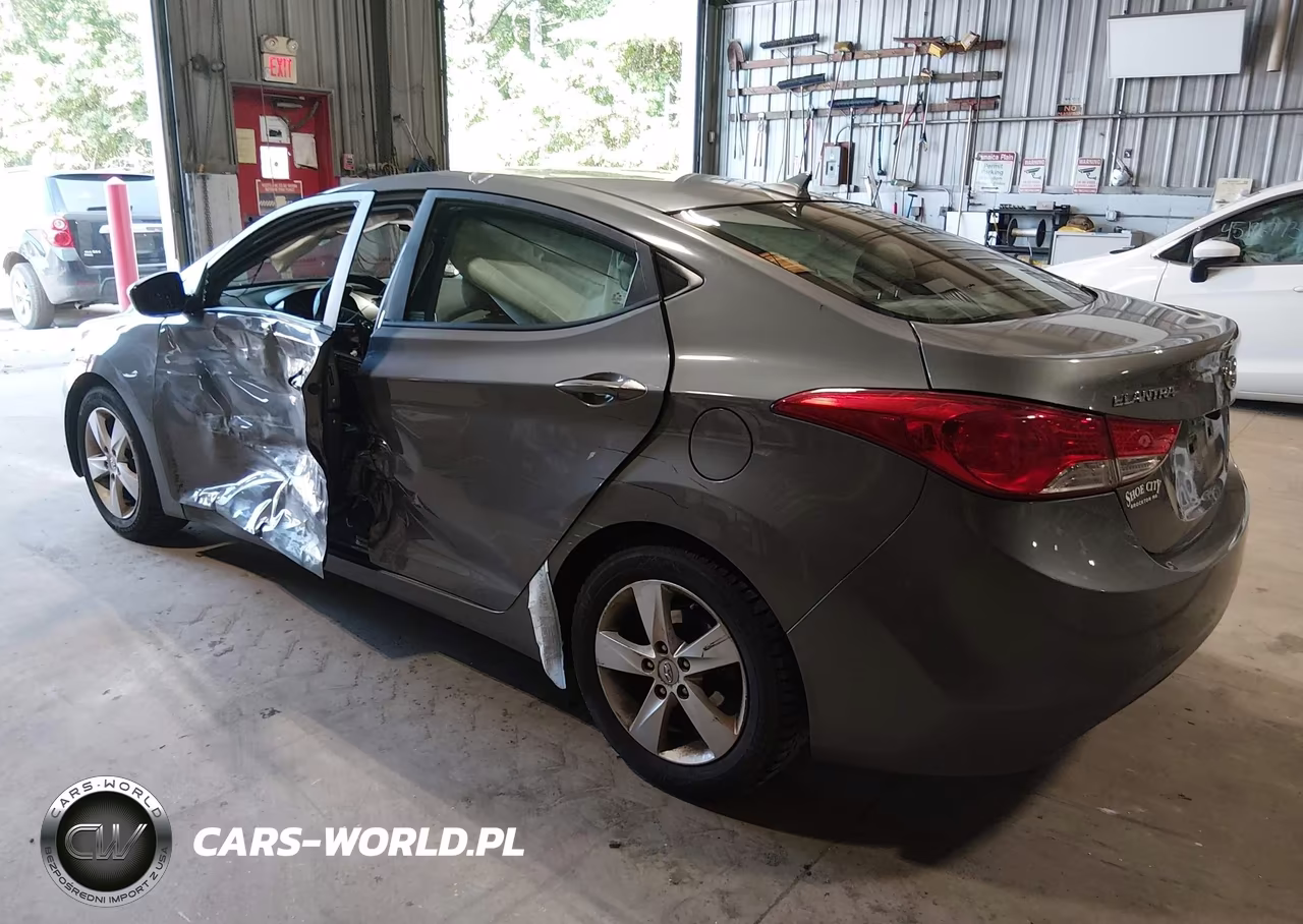 2013 Hyundai Elantra Gls VIN:5NPDH4AE7DH328696 - 3