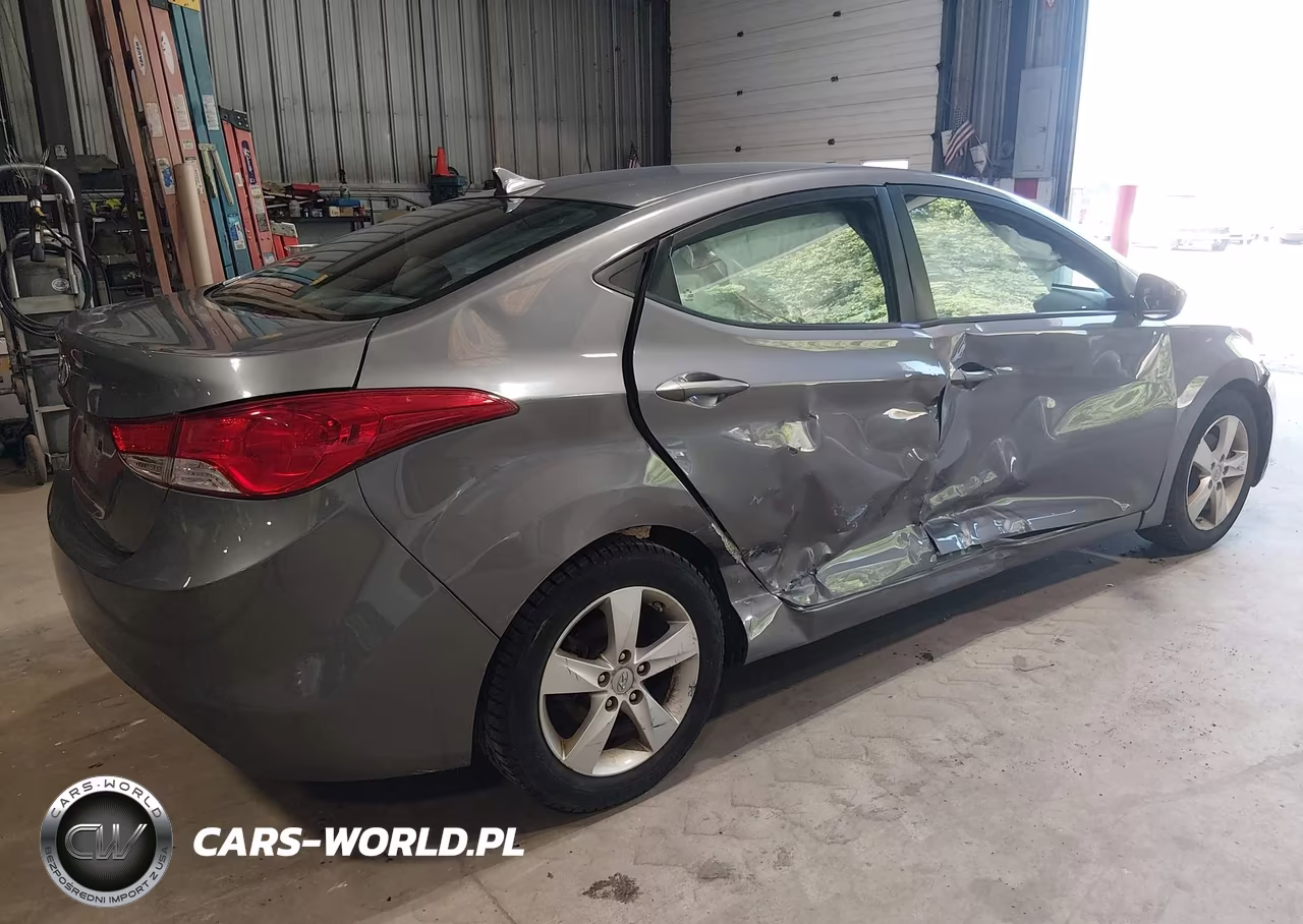 2013 Hyundai Elantra Gls VIN:5NPDH4AE7DH328696 - 4