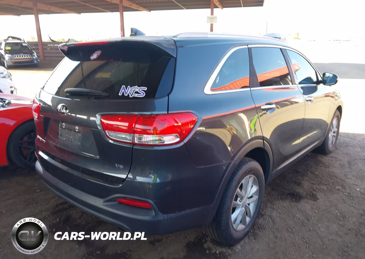 2018 Kia Sorento 3.3L Lx VIN:5XYPG4A58JG370779 - 4