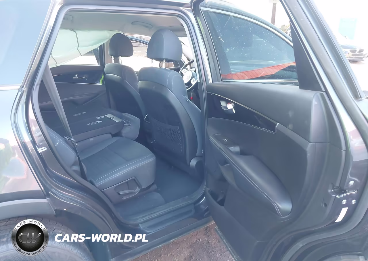 2018 Kia Sorento 3.3L Lx VIN:5XYPG4A58JG370779 - 8
