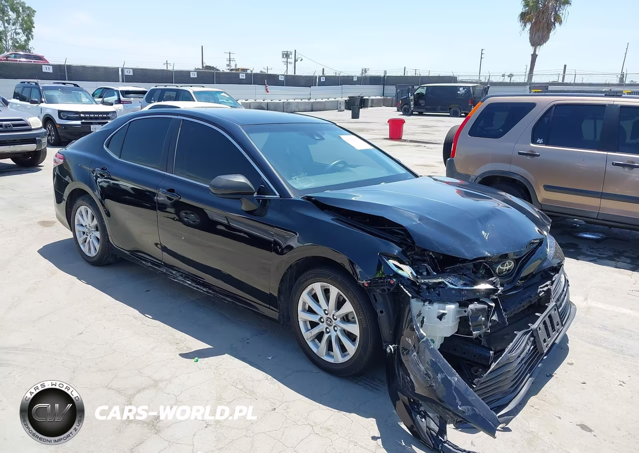 2018 Toyota Camry Le – zdjęcie 1 z 16