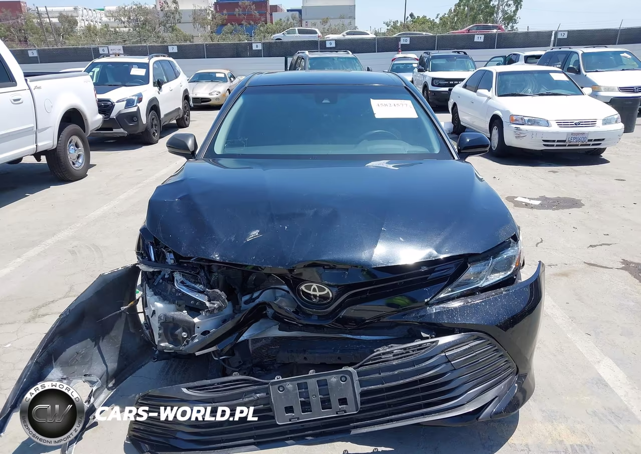 2018 Toyota Camry Le VIN:JTNB11HK2J3058351 - 12