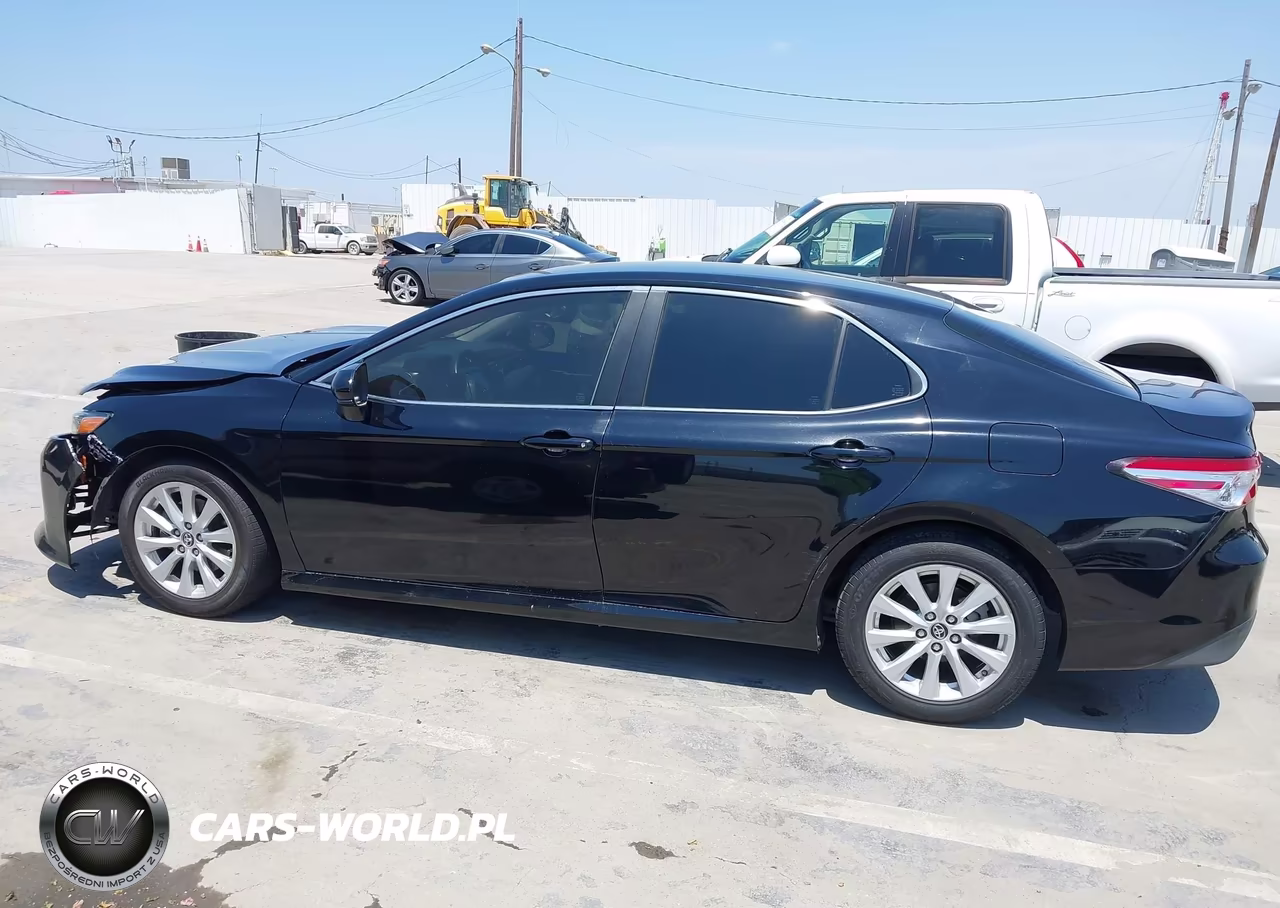 2018 Toyota Camry Le VIN:JTNB11HK2J3058351 - 14
