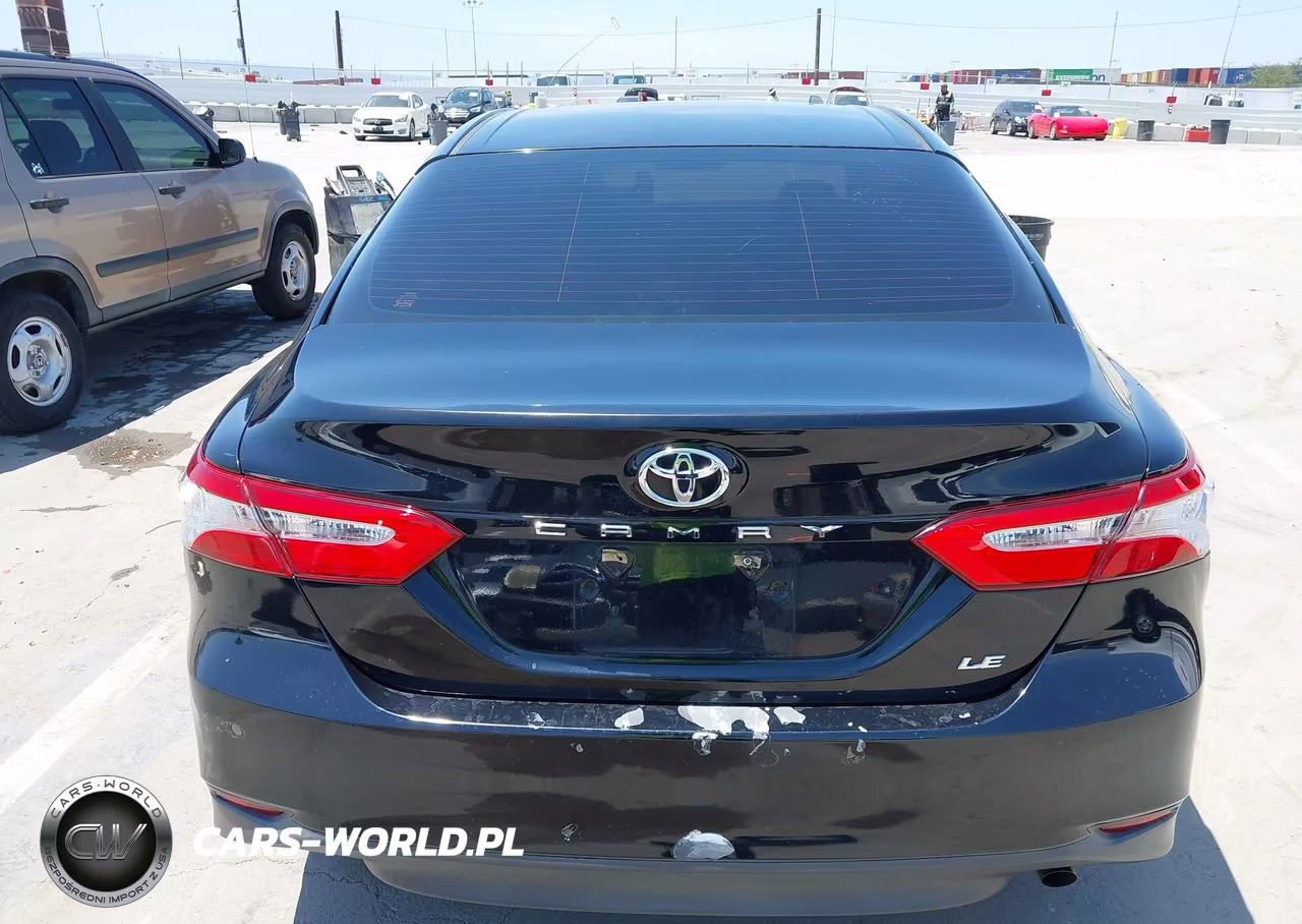 2018 Toyota Camry Le VIN:JTNB11HK2J3058351 - 16