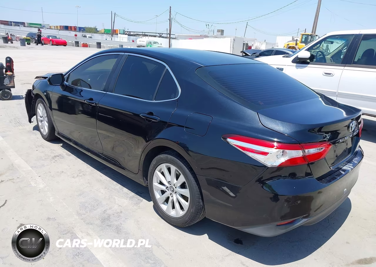 2018 Toyota Camry Le VIN:JTNB11HK2J3058351 - 3