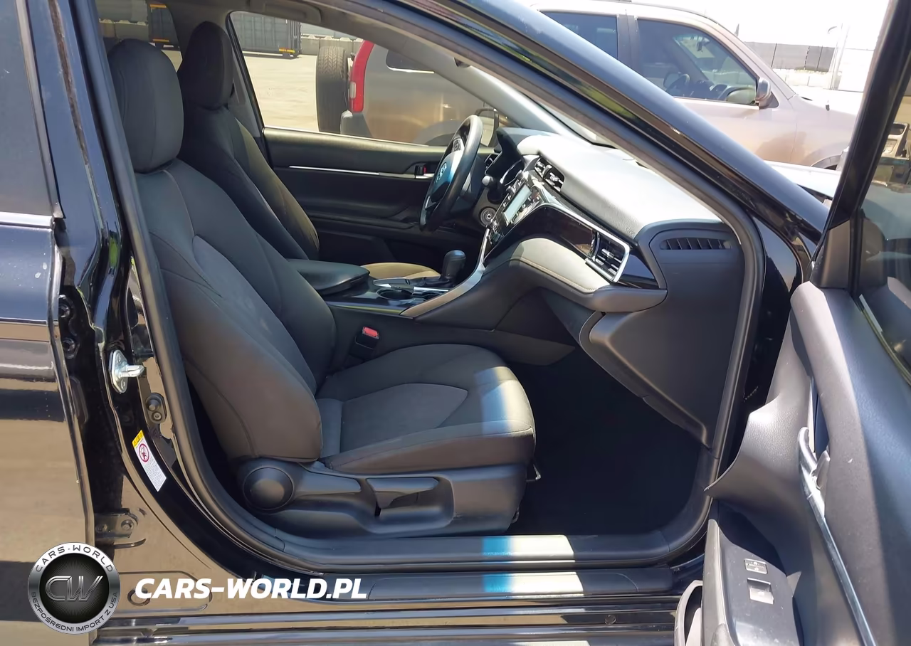 2018 Toyota Camry Le VIN:JTNB11HK2J3058351 - 5