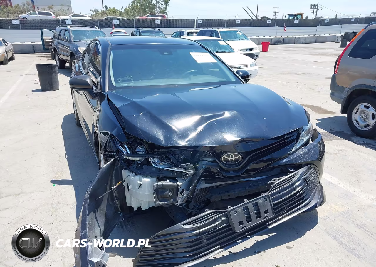 2018 Toyota Camry Le VIN:JTNB11HK2J3058351 - 6